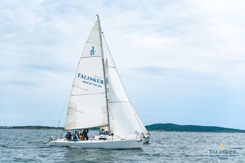 泰斯卡“乘风造浪,与海共生”海上帆船竞速体验