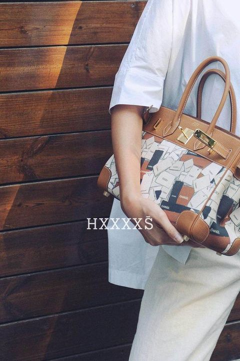 Handbag, Bag, White, Shoulder, Tote bag, Joint, Fashion accessory, Arm, Luggage and bags, Beige, 