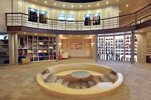 Building, Interior design, Property, Library, Lobby, Architecture, Public library, Room, Furniture, Floor, 