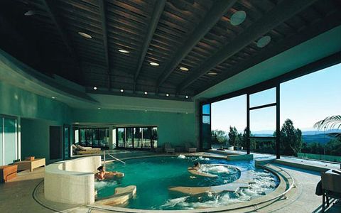 Swimming pool, Building, Property, Architecture, Leisure centre, Leisure, Ceiling, Resort, Interior design, Pool, 