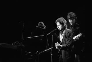 写歌词的人那么多 凭什么只有bob Dylan 得到了诺贝尔文学奖