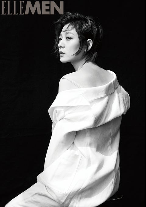 White, Beauty, Black-and-white, Hairstyle, Shoulder, Fashion, Photo shoot, Photography, Fashion model, Monochrome photography, 