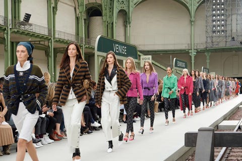 Fashion, Fashion show, Runway, Street fashion, Fashion design, Event, Fashion model, Footwear, Architecture, Model, 