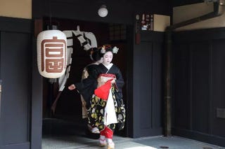 为了取悦男人 她们嫁给了自己的职业 为了取悦男人 她们嫁给了自己的职业