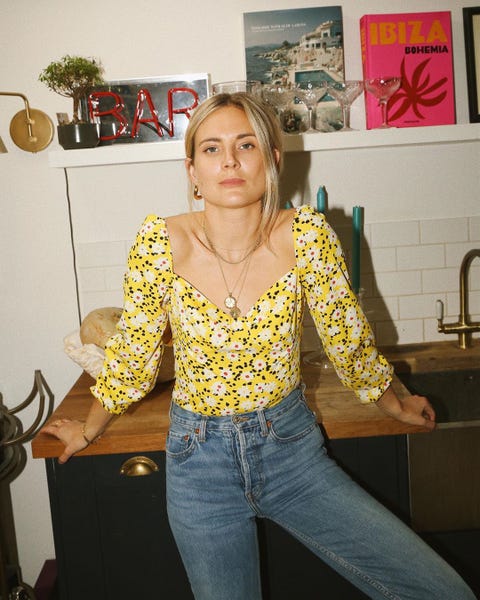Clothing, Yellow, Jeans, Blouse, Textile, Top, Shoulder, Blond, Outerwear, Room, 