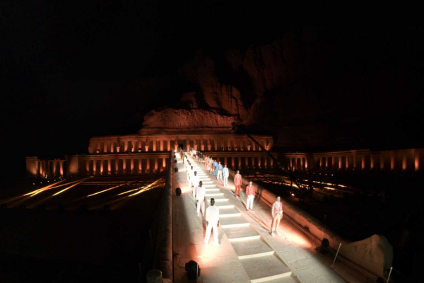 The fashion show for the 50th anniversary of STEFANO RICCI’s “Salute to Elegance” brand was held at the Temple of Hatshepsut, Egypt.