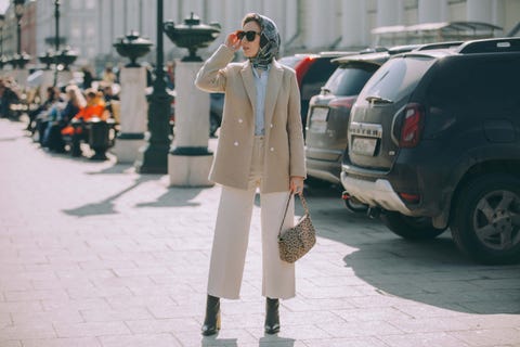 Street fashion, Snapshot, Fashion, Mode of transport, Urban area, Standing, Street, Vehicle, Pedestrian, Outerwear, Street fashion, Snapshot, Fashion, Mode of transport, Urban area, Standing, Street, Vehicle, Pedestrian, Outerwear,