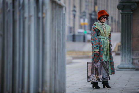 Street fashion, Fashion, Yellow, Textile, Dress, Headgear, Outerwear, Photography, Fashion design, Style, Street fashion, Fashion, Yellow, Textile, Dress, Headgear, Outerwear, Photography, Fashion design, Style,