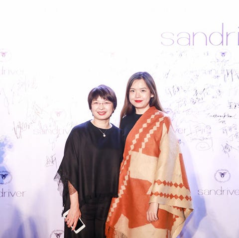 Sandriver创始人郭秀玲与设计师Ashlee Meng合影