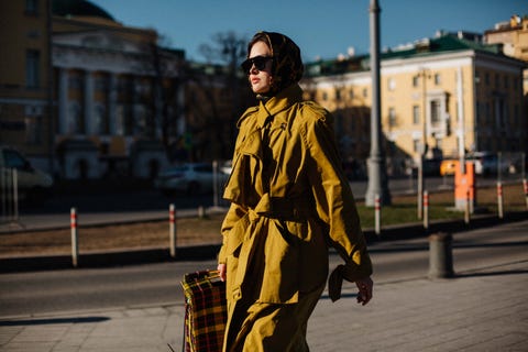 Yellow, Street fashion, Fashion, Urban area, Eyewear, Outerwear, Street, Human, Infrastructure, Glasses, Yellow, Street fashion, Fashion, Urban area, Eyewear, Outerwear, Street, Human, Infrastructure, Glasses,