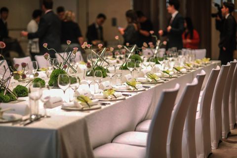 Wedding banquet, Decoration, Function hall, Rehearsal dinner, Banquet, Event, Meal, Wedding reception, Floristry, Table, 