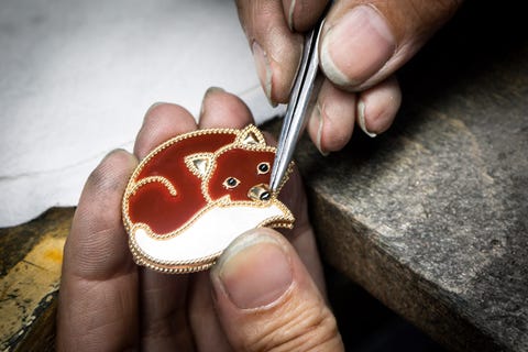 Inlaid onyx for the fox brooch