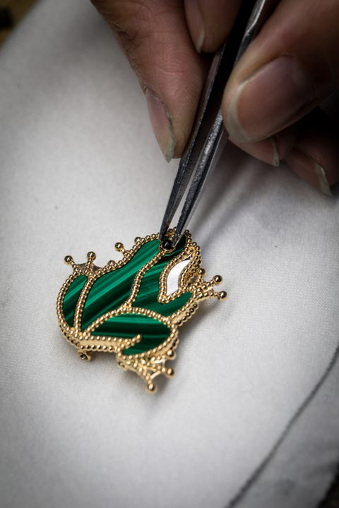 Inlaid onyx for the frog brooch