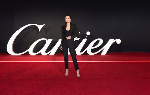 知名演员宋佳出席卡地亚全新sixiÈme sens par cartier高级珠宝展晚宴,
佩戴reflection de cartier系列高级珠宝耳环、卡地亚高级珠宝系列项链、腕表及戒指