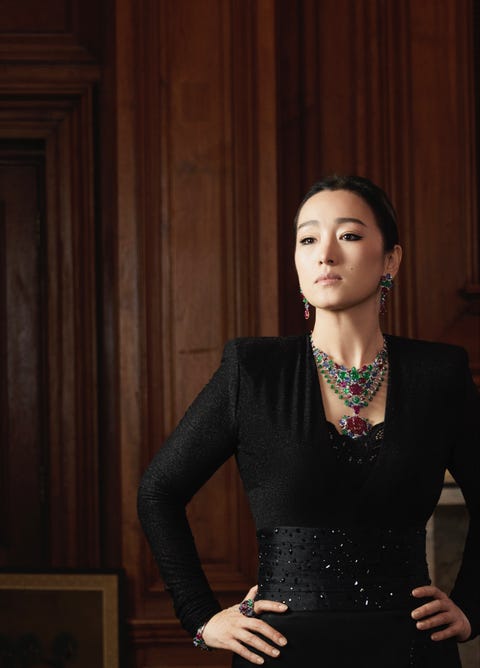 卡地亚全球高级珠宝大使巩俐出席全新sixiÈme sens par cartier高级珠宝展览,
佩戴sixiÈme sens par cartier高级珠宝系列udyana项链、耳环、戒指及腕表