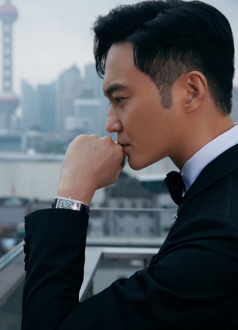 知名演员袁咏仪及张智霖出席卡地亚全新sixiÈme sens par cartier高级珠宝展览,
袁咏仪佩戴卡地亚高级珠宝系列项链、腕表及戒指,
张智霖佩戴卡地亚古董珍藏系列胸针、卡地亚tank cintrÉe系列腕表及卡地亚高级珠宝系列戒指