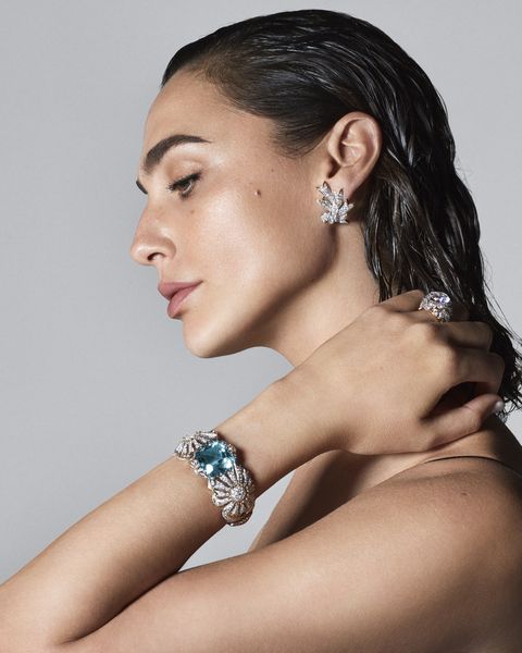 Gal Gadot wears botanica schlumberger flower-shaped bracelet, diamond ring and earrings from Tiffany's 2022 blue book high jewelry collection