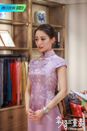 Clothing, Beauty, Dress, Purple, Shoulder, Fashion, Fashion design, Formal wear, Neck, Textile, 