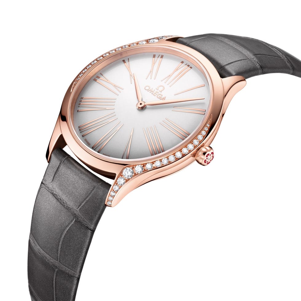 Watch, Analog watch, Strap, Fashion accessory, Product, Watch accessory, Jewellery, Material property, Brand, Hardware accessory, 