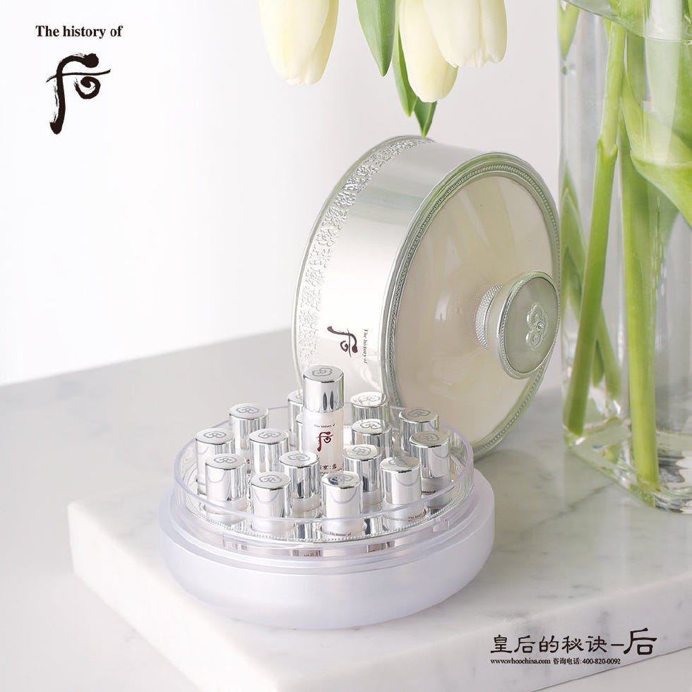 Font, Shelf, Fashion accessory, 