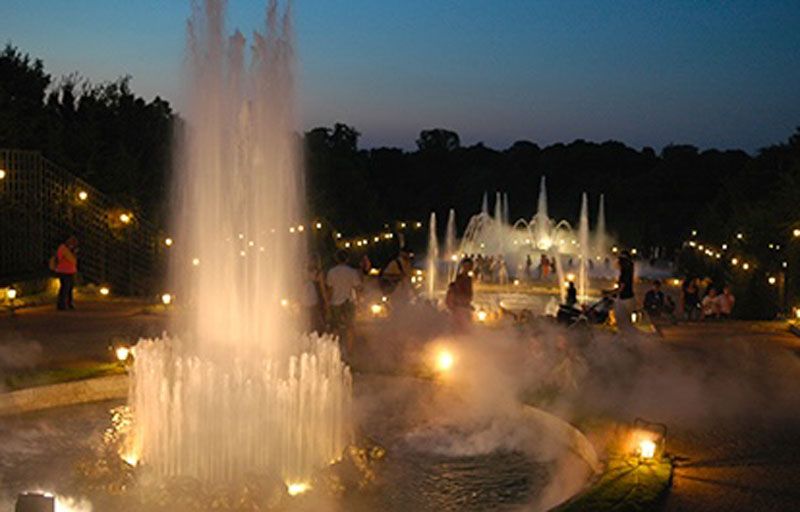 凡尔赛的夜月喷泉