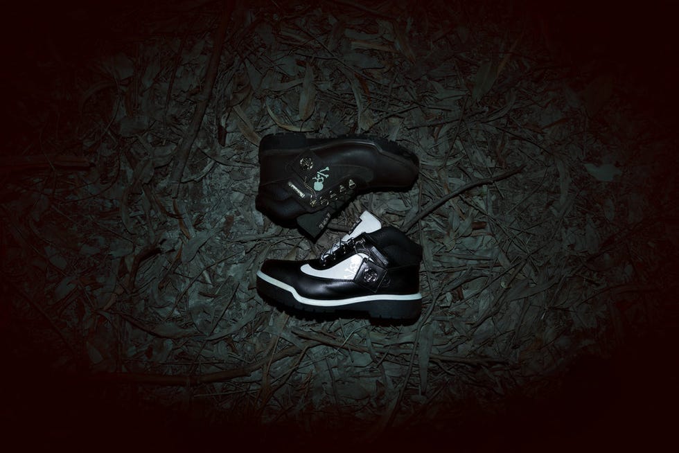 Black, Darkness, Illustration, Footwear, Graphic design, Graphics, Logo, Photography, Animation, Still life photography, 