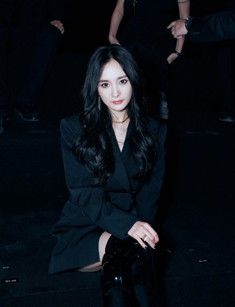 杨幂出席Mo&Co.15周年COOLNESS大秀佩戴Tiffany&Co.T 系列珠宝