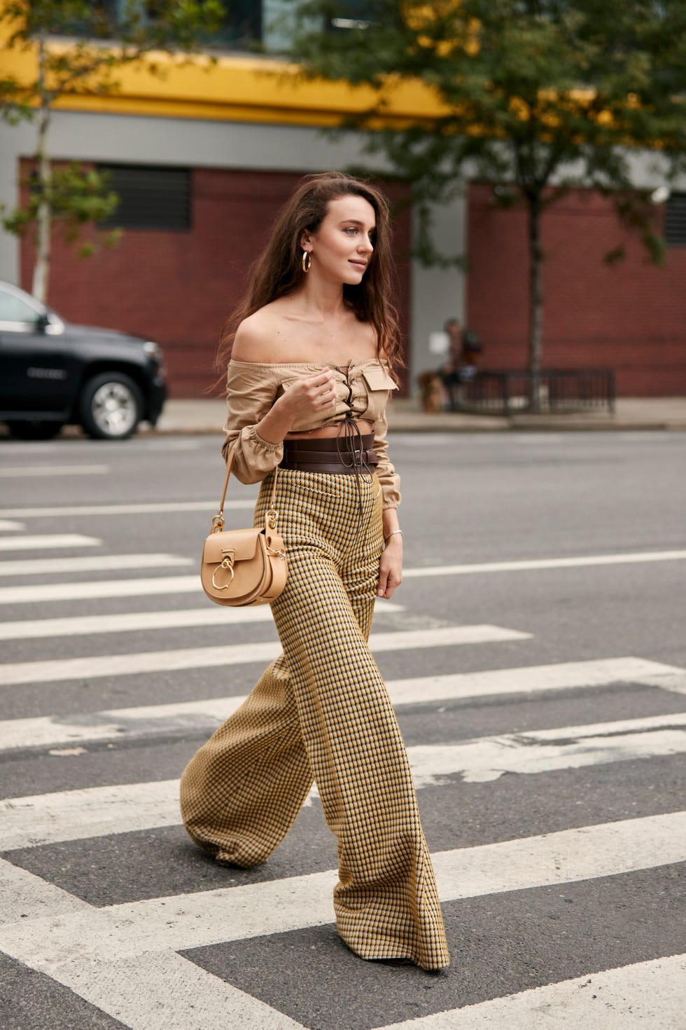 Clothing, Brown, Pedestrian crossing, Road surface, Style, Waist, Street fashion, Street, Khaki, Zebra crossing, 