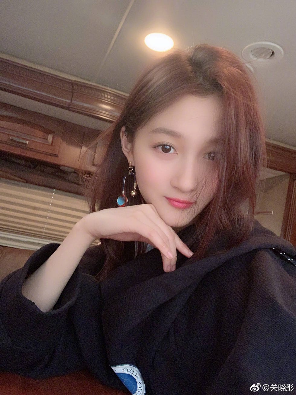 Hair, Face, Beauty, Hairstyle, Eyebrow, Skin, Long hair, Selfie, Lip, Brown hair, 