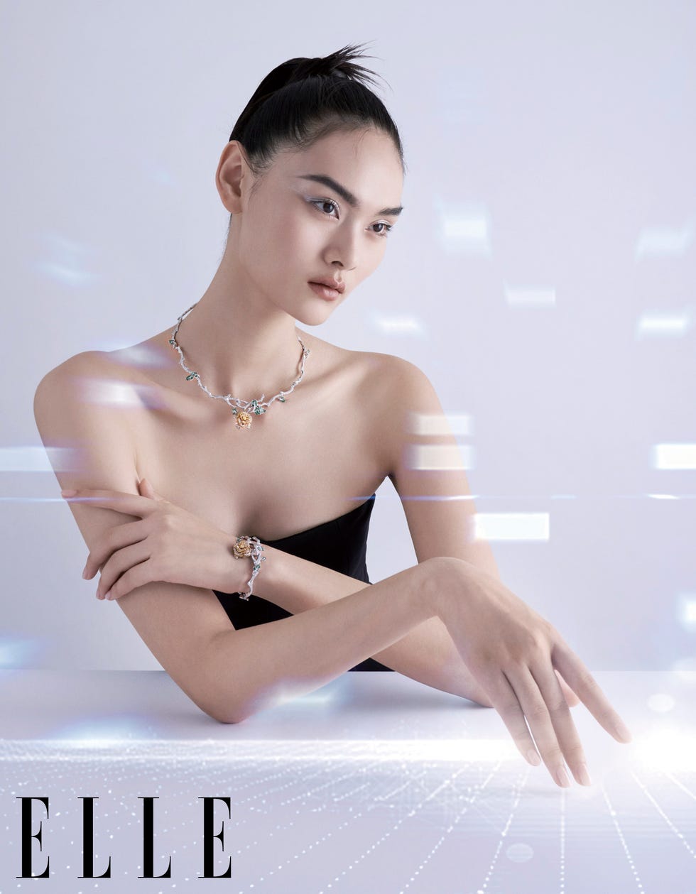 rose dior bagatelle系列项链 rose dior bagatelle系列手镯 均为dior 中央宝石：梨形切割黄钻，艳彩 辅石：浓彩黄钻，67颗，114克拉；祖母绿，97颗，098克拉；钻石，430颗，743克拉 中央宝石：梨形切割黄钻，艳彩 辅石：浓彩黄钻，61颗，129克拉；祖母绿，69颗，064克拉；钻石，231颗，346克拉