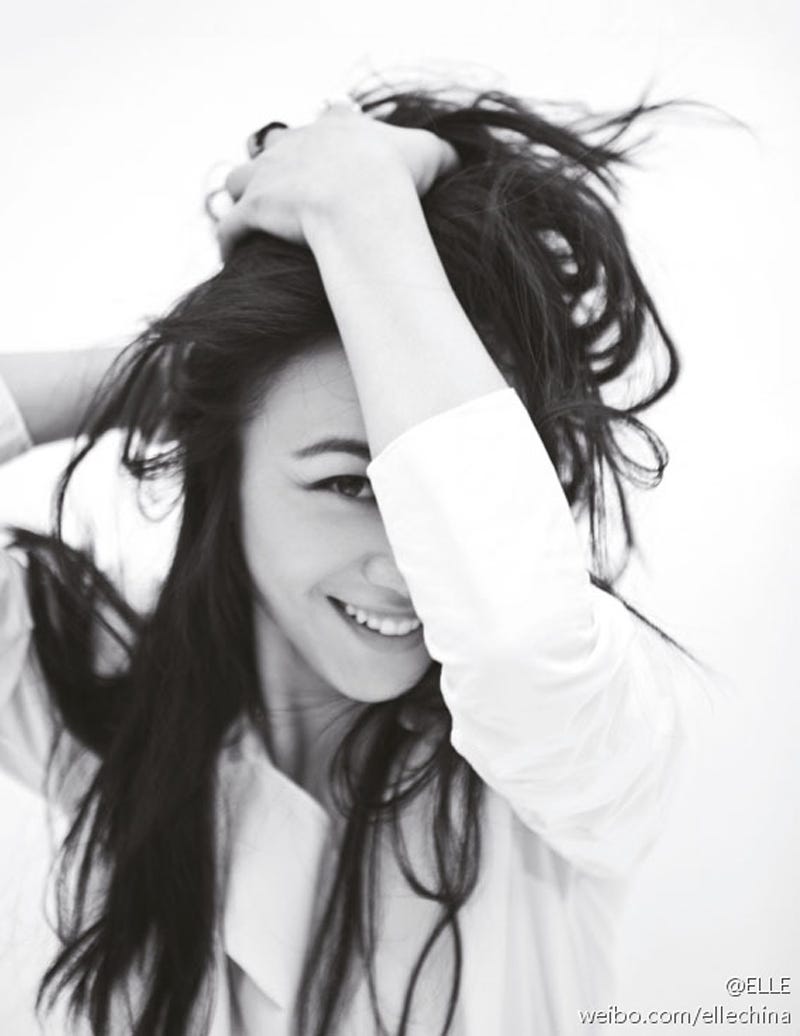 Hair, White, Face, Facial expression, Hairstyle, Forehead, Beauty, Black-and-white, Long hair, Smile, 