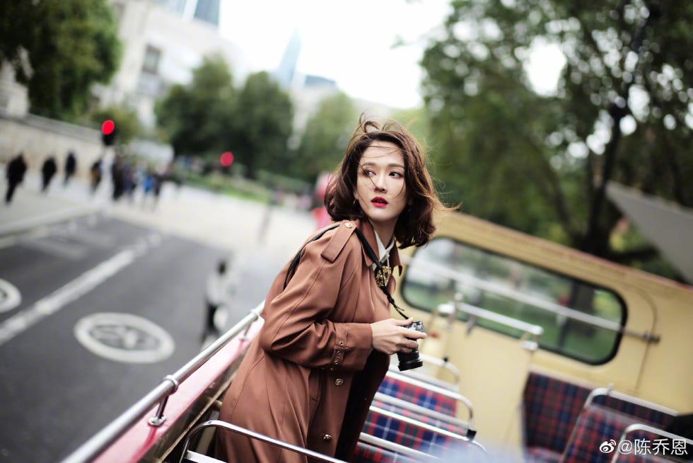 Street fashion, Vehicle, Car, Luxury vehicle, Photography, Automotive design, Smile, Street, Mid-size car, Family car, 