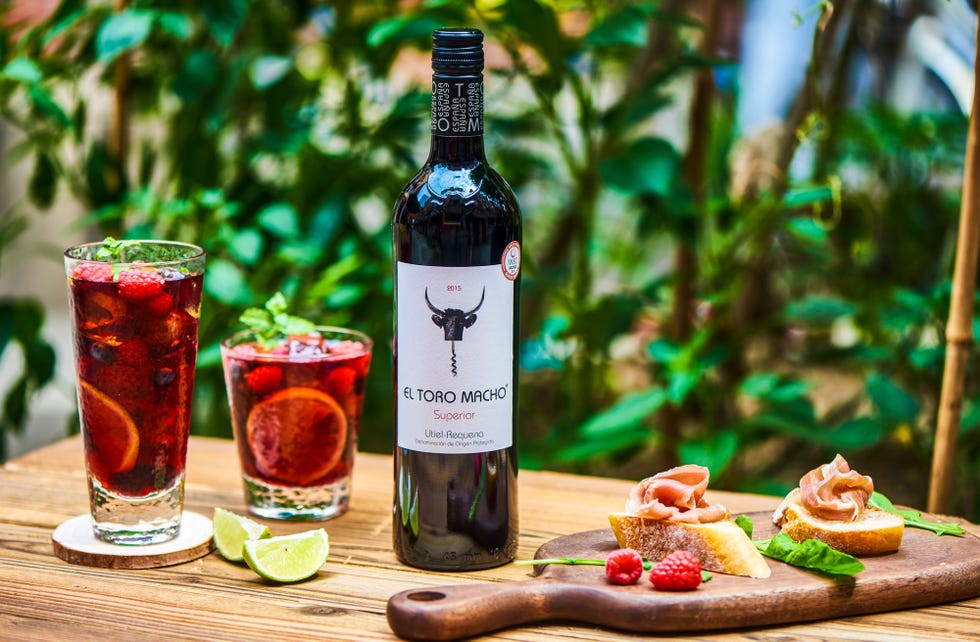 Drink, Alcoholic beverage, Distilled beverage, Liqueur, Beer, Alcohol, Bottle, Food, Tinto de verano, Kalimotxo, 