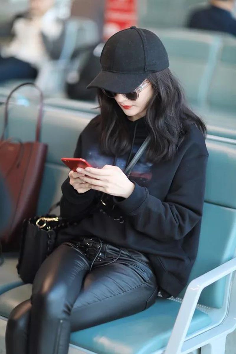 Clothing, Tights, Street fashion, Beanie, Snapshot, Sitting, Jacket, Cap, Leather, Leather jacket, 