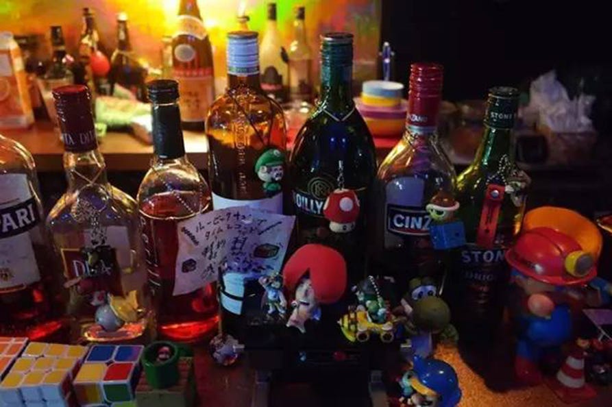 Drink, Alcohol, Liqueur, Distilled beverage, Alcoholic beverage, Bar, Bottle, 