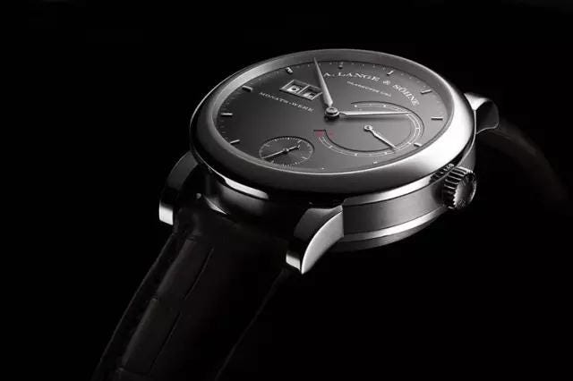 Watch, Analog watch, Watch accessory, Fashion accessory, Strap, Jewellery, Material property, Metal, Still life photography, Brand, 