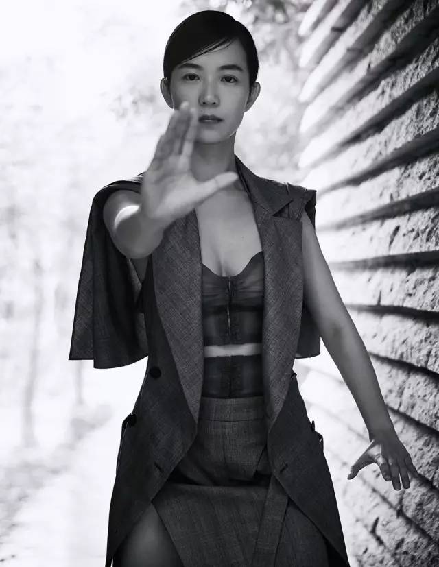 Black, Clothing, Fashion model, Beauty, Fashion, Model, Photo shoot, Black-and-white, Standing, Photography, 