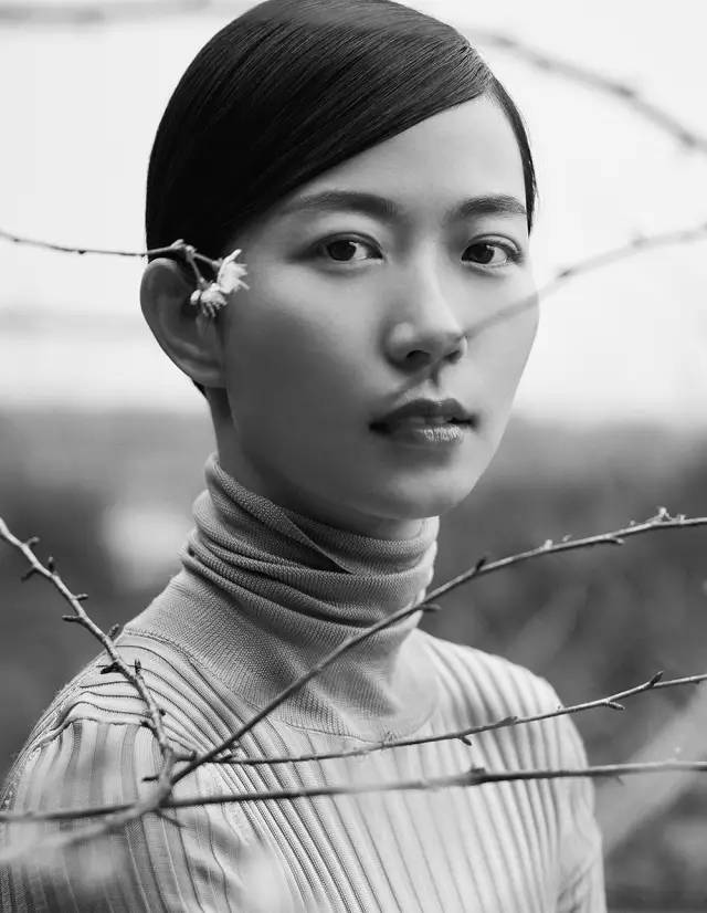 Face, Hair, White, Lip, Black-and-white, Head, Chin, Forehead, Beauty, Eyebrow, 