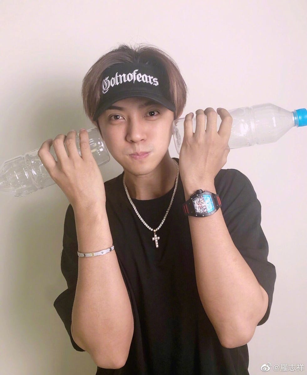 Cap, Forehead, Headgear, Cool, Beanie, Gesture, Fashion accessory, 