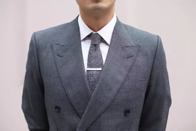 Suit, Clothing, Formal wear, Outerwear, Tuxedo, Blazer, Button, Tie, White-collar worker, Grey, 