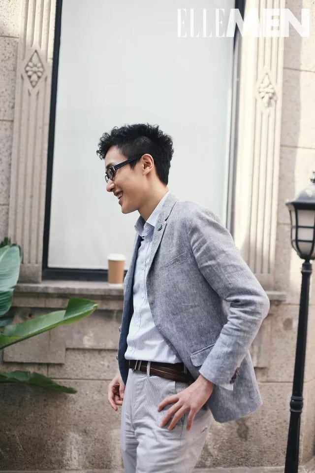 Suit, Clothing, Formal wear, Snapshot, Blazer, Dress shirt, Outerwear, Cool, White-collar worker, Tuxedo, 
