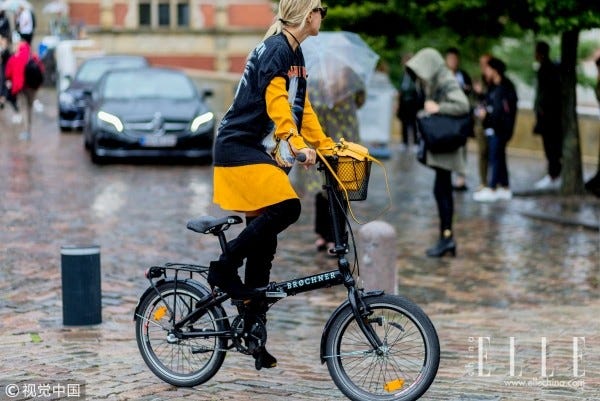 Bicycle, Cycling, Vehicle, Bicycle accessory, Yellow, Recreation, Mode of transport, Sports equipment, Bicycle wheel, Road cycling, 