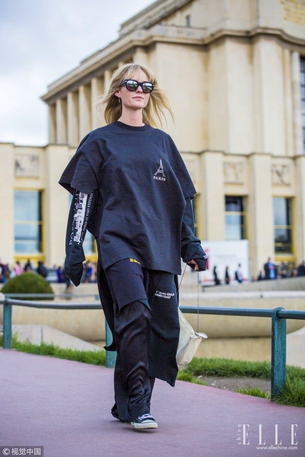 Street fashion, Fashion, Outerwear, Standing, Footwear, Architecture, Photography, Jacket, Eyewear, Sportswear, 