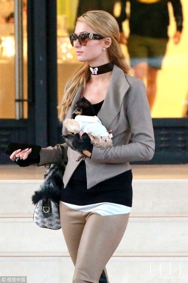Clothing, Black, Shoulder, Outerwear, Street fashion, Snapshot, Tights, Fashion, Jacket, Leg, 