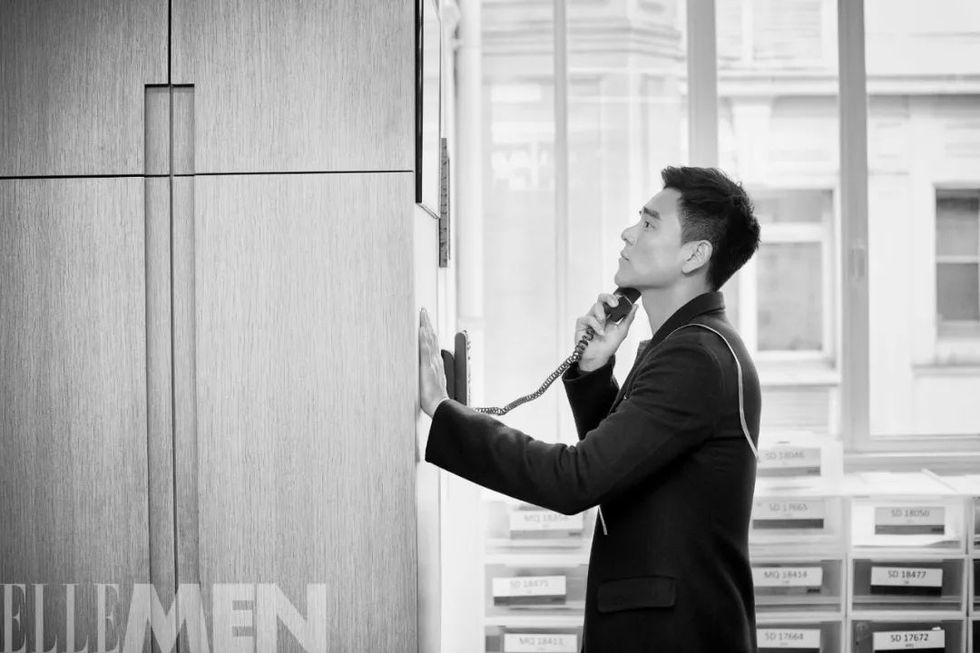 Photograph, Standing, Snapshot, Photography, Black-and-white, Suit, Monochrome, White-collar worker, Room, Formal wear, 