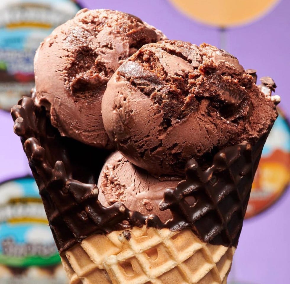Food, Ice cream, Gelato, Chocolate ice cream, Dondurma, Frozen dessert, Ice cream cone, Dessert, Dish, Cuisine, 