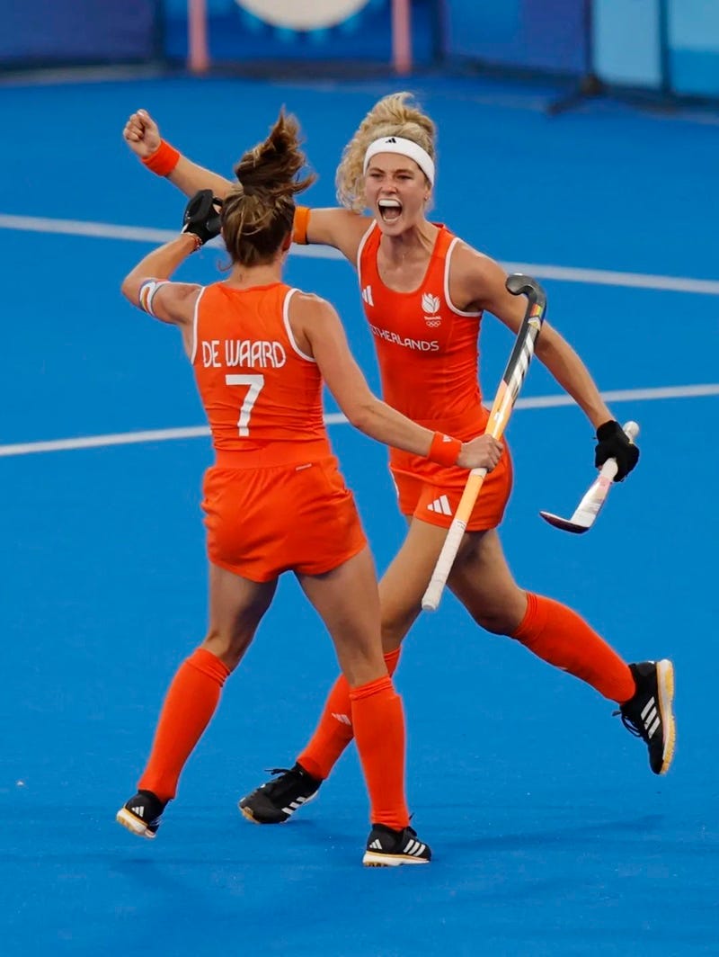 women playing ice hockey