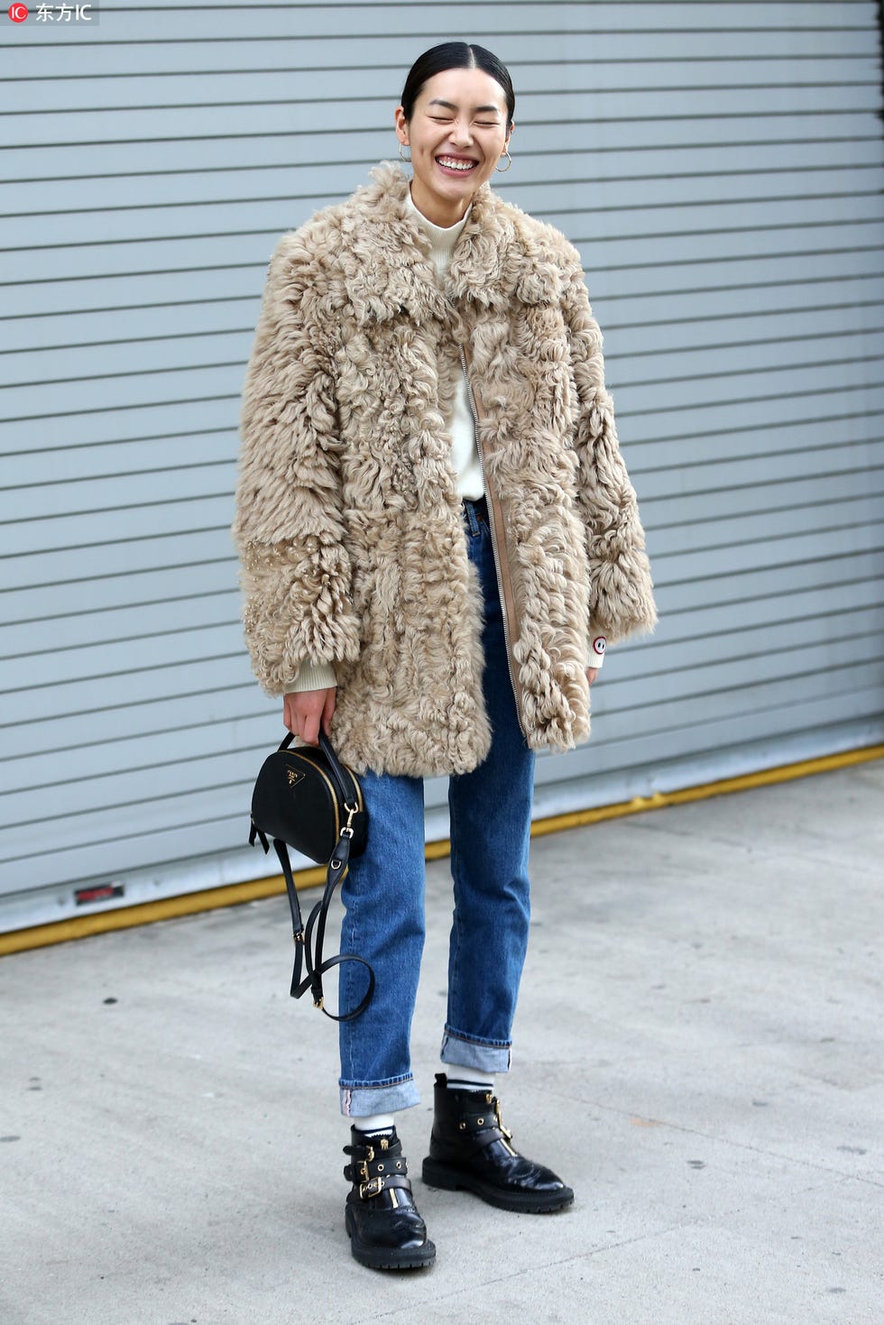 Fur, Street fashion, Fur clothing, Clothing, Fashion, Jeans, Snapshot, Outerwear, Textile, Denim, 