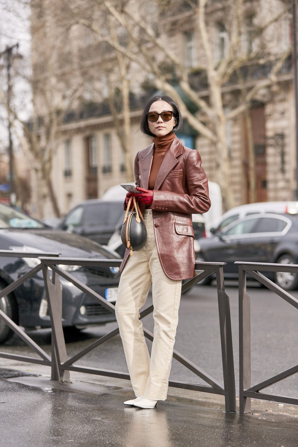 Street fashion, Clothing, Fashion, Snapshot, Coat, Outerwear, Trench coat, Fur, Beige, Headgear, 