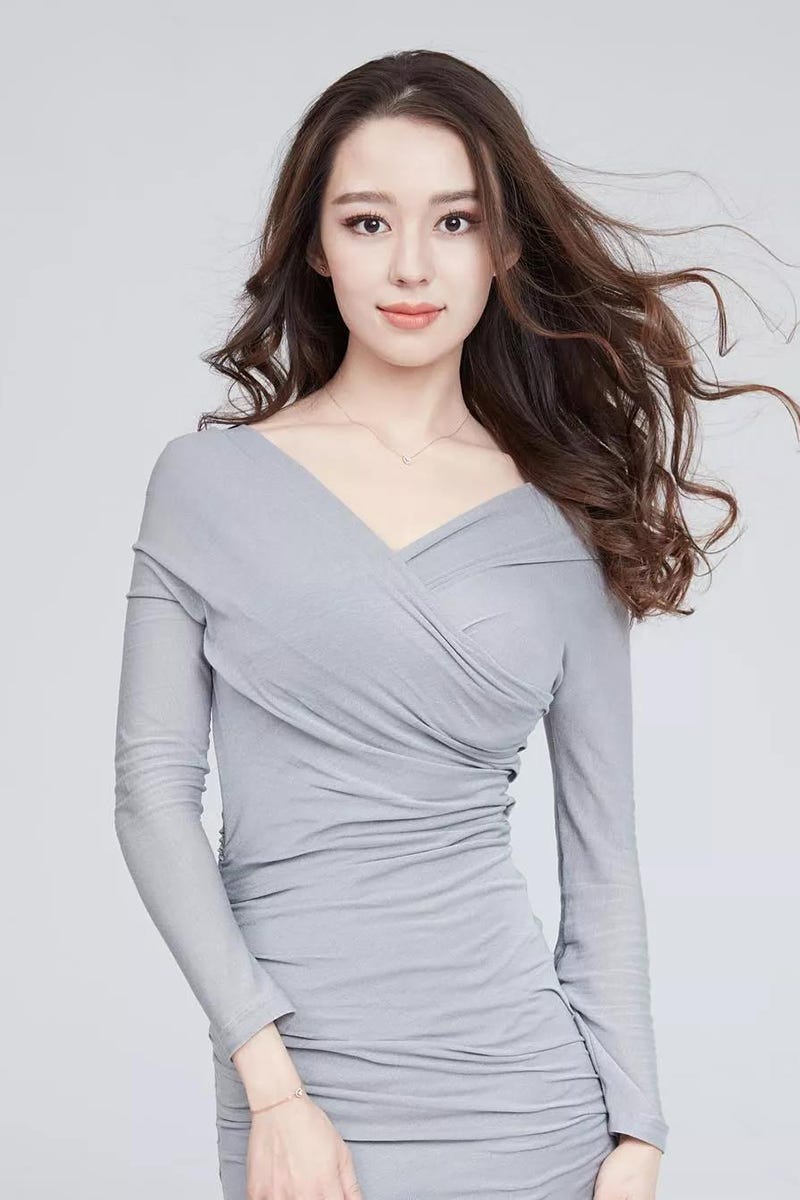 Clothing, Shoulder, Fashion model, Sleeve, Neck, Dress, Beauty, Cocktail dress, Fashion, Hairstyle, 